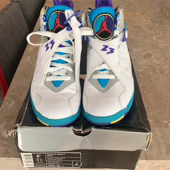 Woman’s Air Jordan 8 Retro - Picture 1 of 6